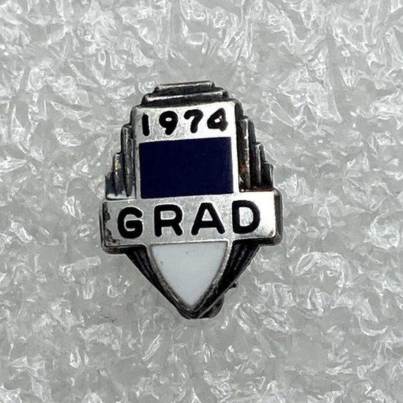 Vtg Birks Sterling Silver Graduation Grad 74 / Grad 1974 Lapen Pin Mini Brooch - Picture 1 of 4